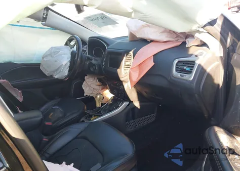 2018 Jeep Compass Latitude 4X4 z USA, uszkodzony, nr VIN 3C4NJDBB1JT484239